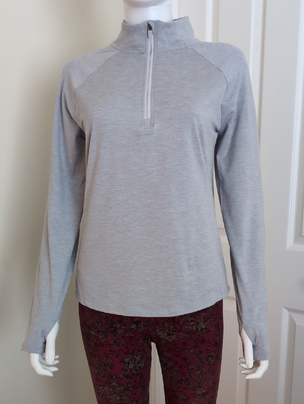 Youth Sz18 Unisex Athletic Works Pullover ¼ Zipper Spandex Blend Thumbholes NWOT